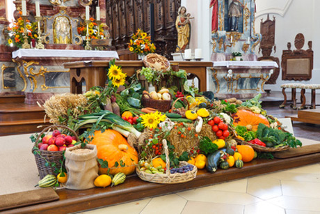 Für Feldfrüchte, Getreide, Obst und andere Gaben dankbar sein